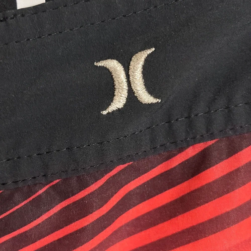 Hurley Phantom Mens Board Shorts Red Black Striped Swim Trunks Size 33